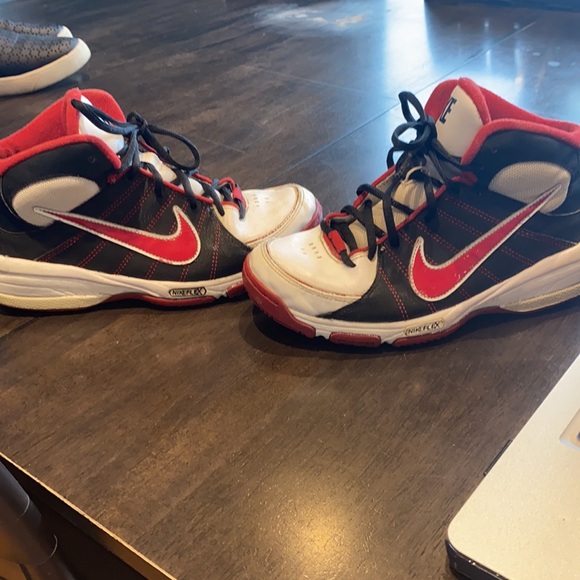 Nike Air Team TRUST III (youth) - Picture 2 of 3